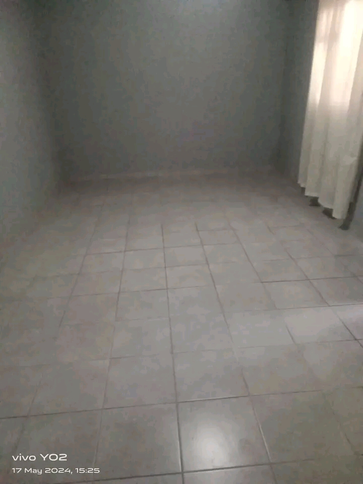 Garage room available in dk zone 2 rent 2200   in Diepkloof