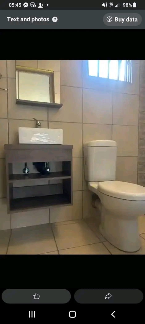 2200 ensuit room to rent immediately old dobs  in Dobsonville