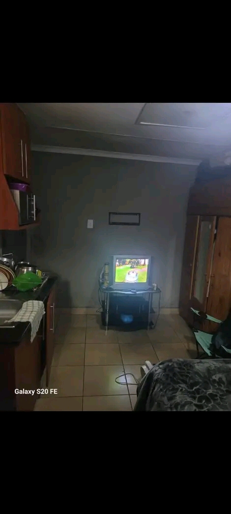 Bachelor room r3000, at ext 34, to be availab  in Clayville