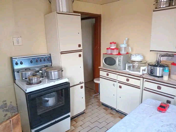2;bedroom house zone 3 
r2000 rent
r1500 de  in Sebokeng