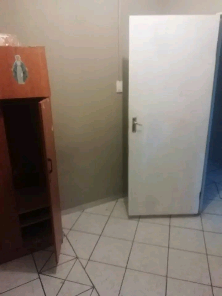 Small room to rent in 160 relly street. r1800  in Pretoria