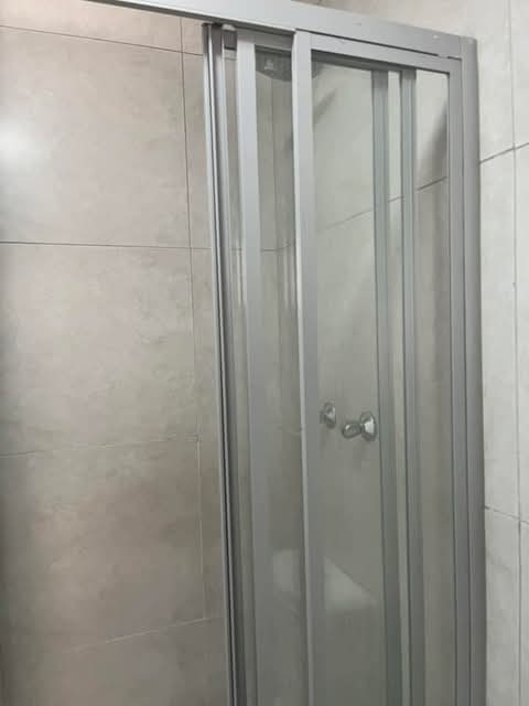 Sharing room (with a guy) available in 2 bedr  in Midrand