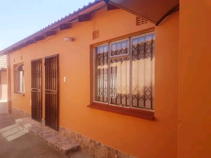 🏡 spacious room to rent in zondi 1, soweto  in Zondi