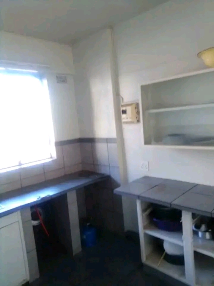 Big lockable sitting room r2700 and a big ope  in Hillbrow