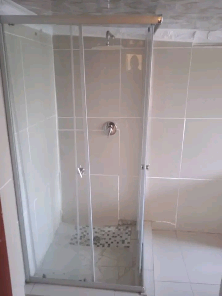 Four rooms house to rent in dlamini 1 rent is  in Dlamini