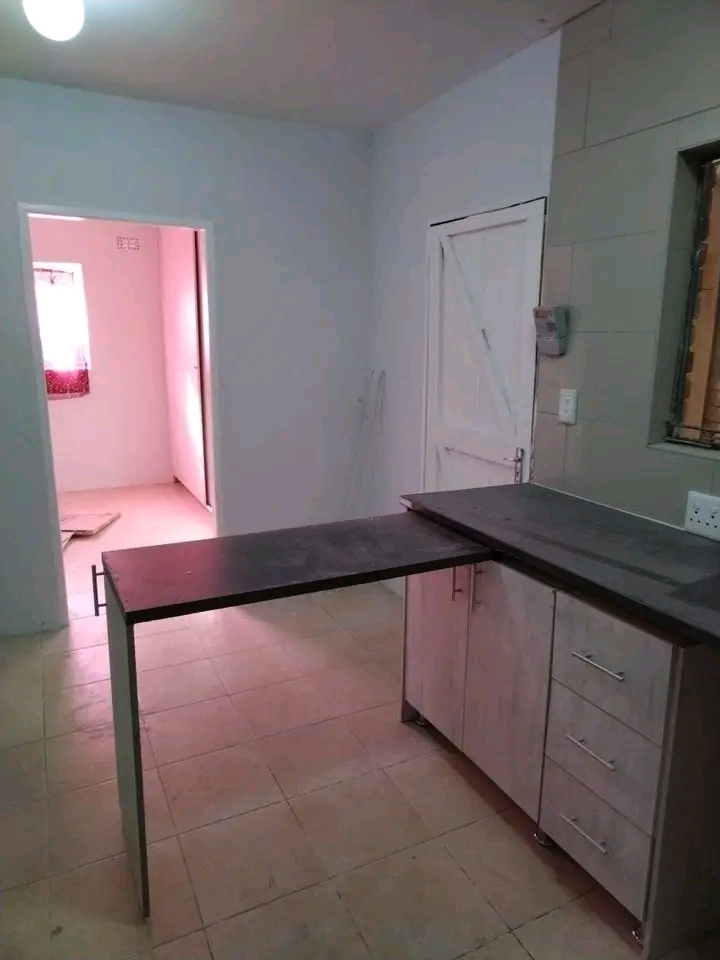 1 bedroom flat available in ext 11 near tollg  in Ebony Park