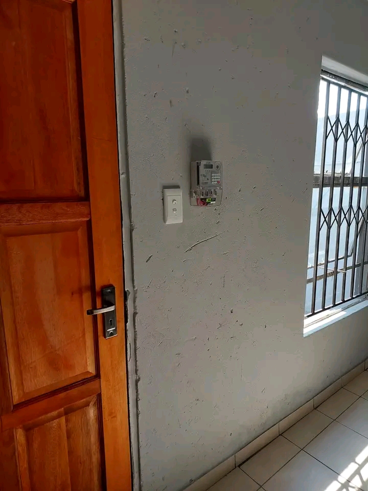 Bachelor room for rental available at mayfiel  in Daveyton