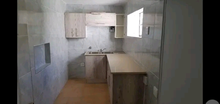 Very spacious one bedroom cottage, close to s  in Kew