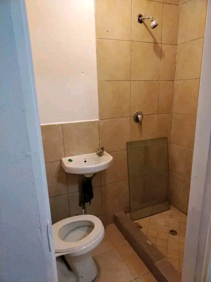 1 bedroom flat available in ext 11 near tollg  in Ebony Park