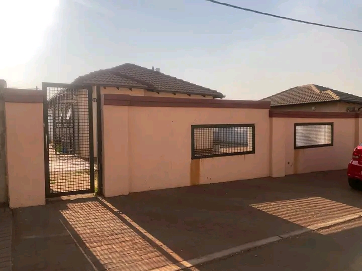 2 bedroom house available immediately at ext   in Lehae