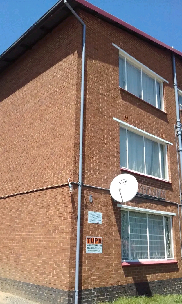 Flat to let next to turfontein and rosettenvi  in Haddon