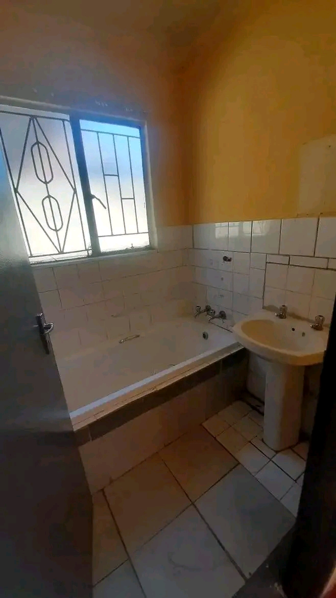 2 bedroom house -with few outside rooms -to r  in Ebony Park