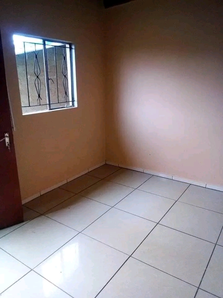 Room available at ext14 not far from main tax  in Ivory Park