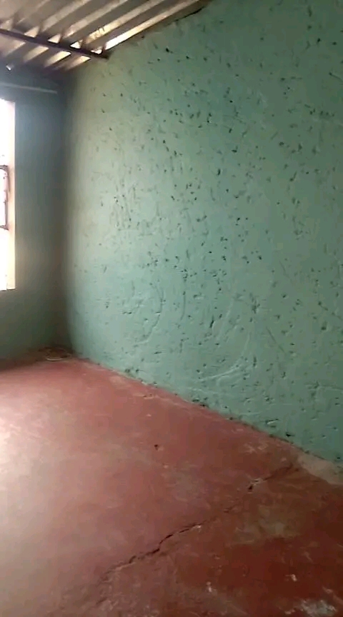 Room to rent r750 phase two juskei whatsapp m  in Braamfischer