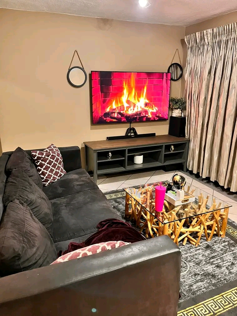 Fully furnished 2 bedroom apartment to let, a  in Centurion