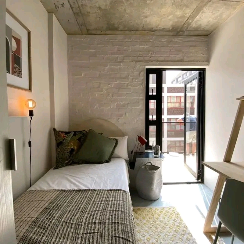 Cluster rooms without balcony r2600 1 bedroom  in Maboneng