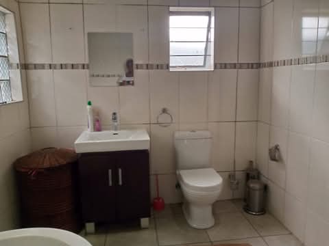 Soweto (sekota street)
spacious fitted room   in Orlando East