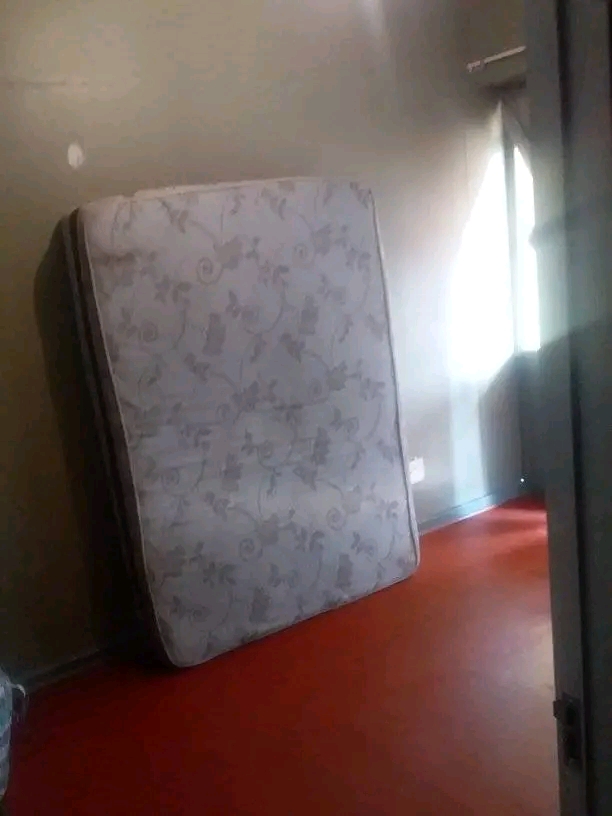 Hello ,, medium bedroom with balcony in  matr  in Hillbrow
