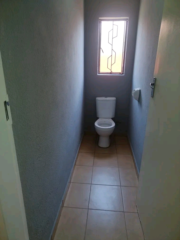 3 bed 1 bath available at ext 7 available imm  in Dawn Park