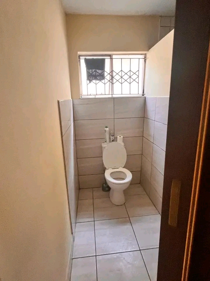 2x bachelor room available from the 1st of de  in Olievenhoutbosch