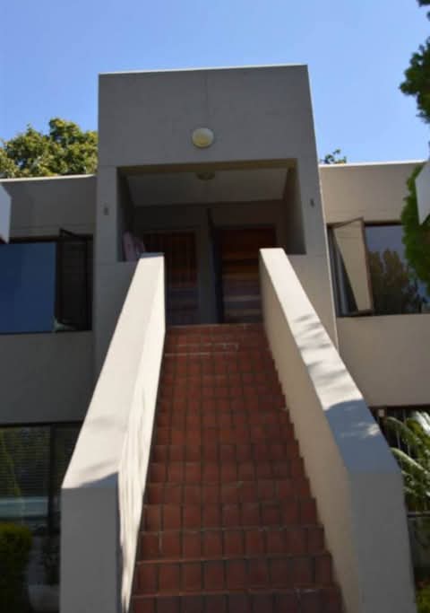 2 bedroom 1 bathroom apartment in (sandton)
  in Bryanston