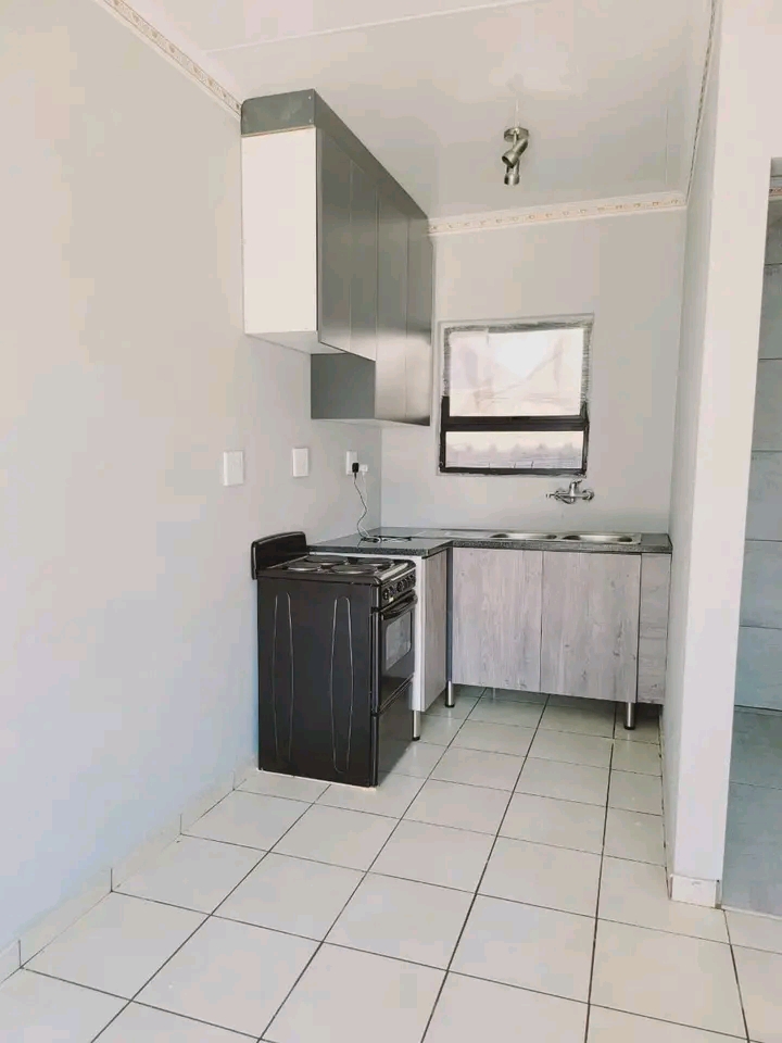 Bachelor room available for rental in ext 2
  in Vosloorus