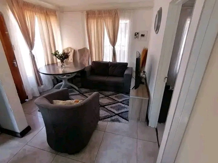 2 bedroom house -with few outside rooms -to r  in Allandale