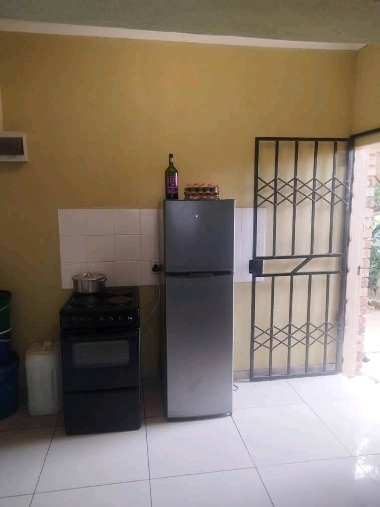 1 bedroom cottage coming with a  fitted kitch  in Norkem Park