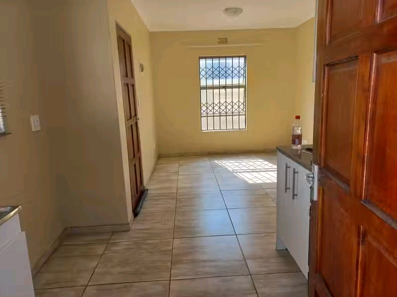 House to let ext 35 available from the 1st of  in Riverside View
