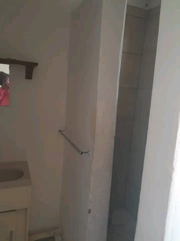 1 bed room cottage for rent 3300 deposit 1000  in Turffontein