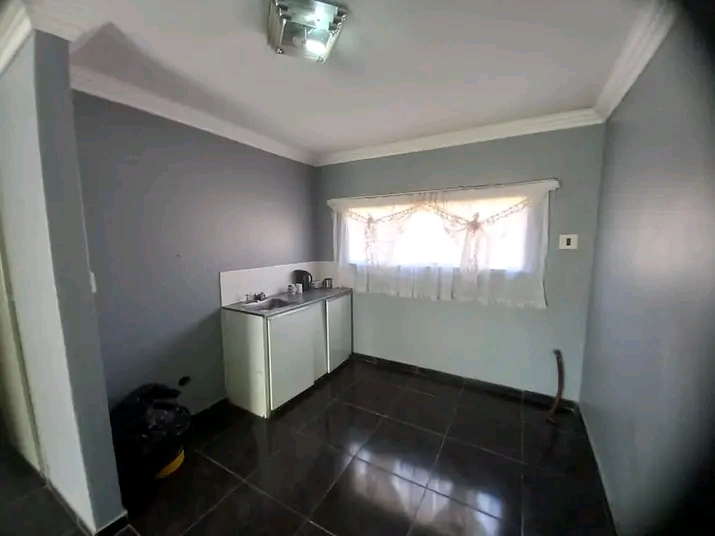 A well-kept 3 bedrooms, open plan kitchen and  in Soweto