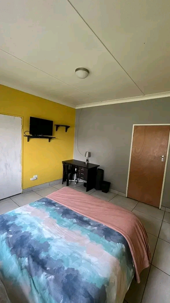 3 bedroom house to rent. 3 bedrooms tiled
ma  in Boksburg