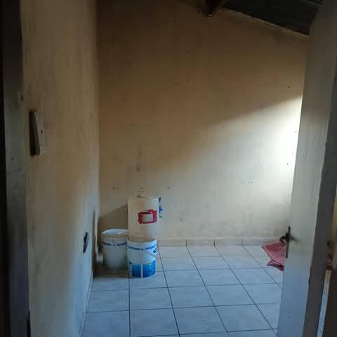 House available for rental ext 7 r4000

mor  in Oakmoor