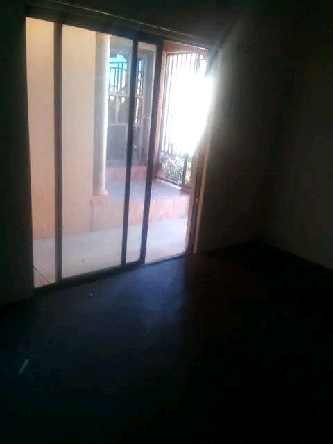 Huge garage with separate bedroom, sitting ro  in Dobsonville