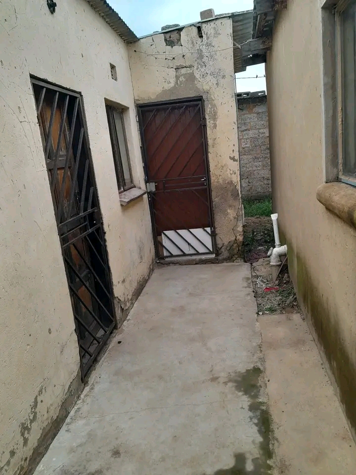 2 room available in geluksdal ext 02 , it ill  in Tsakane