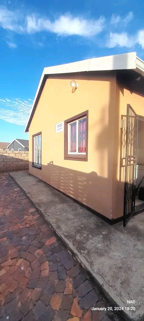 2 bedroom house for rental x29
separate toil  in Protea Glen