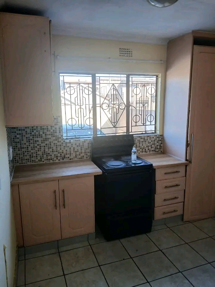 2 bedroom house -with few outside rooms -to r  in Ebony Park