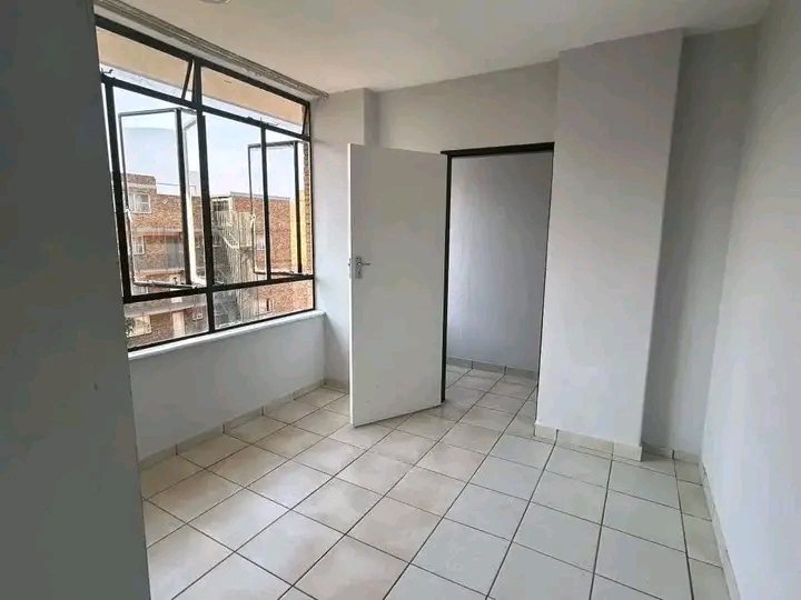 Rooms available in a renovated apartment in e  in Sunnyside