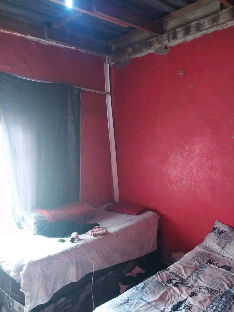 Room available 
rent is r2950, deposit is r1  in Randpark Ridge
