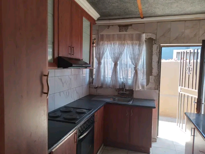 House available for rental in soweto (immedia  in Molestane