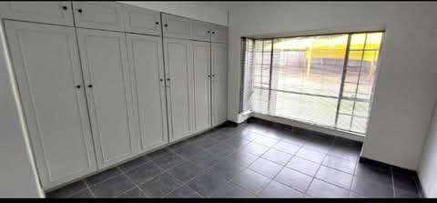 This freestanding house is fully fitted and f  in Randpark Ridge