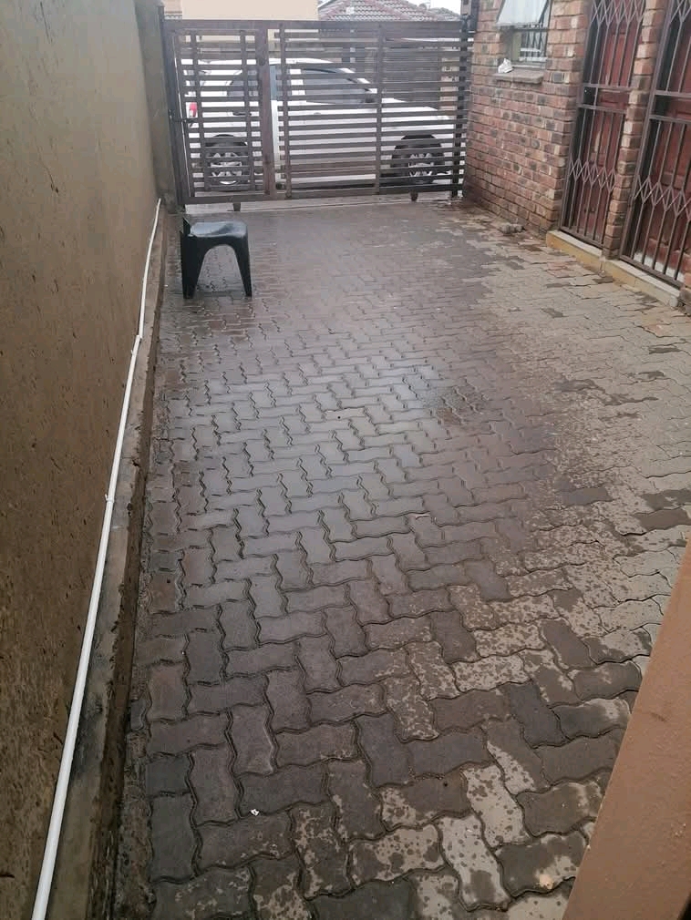 2 bedroom house -with 2 outside rooms in ext   in Clayville