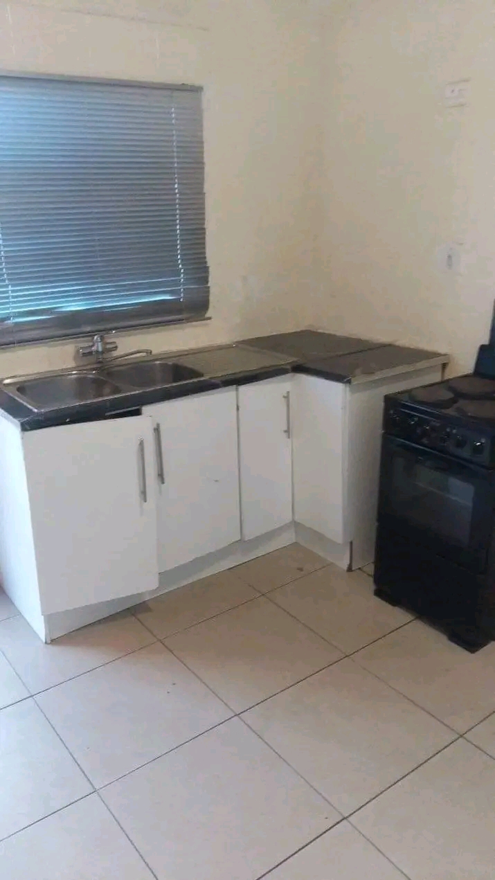 2beds ,main with ensuite,lounge ,dinning ,kit  in Diepkloof