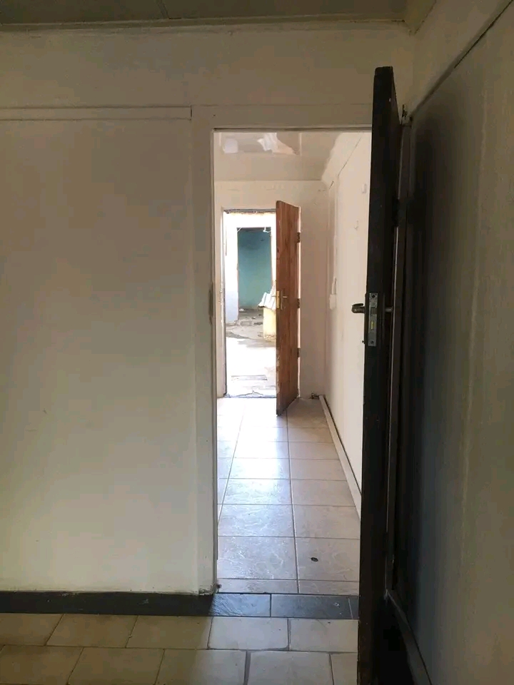 Rent r2500
deposit r2500
1 bedroom 
lounge  in White City Jabavu