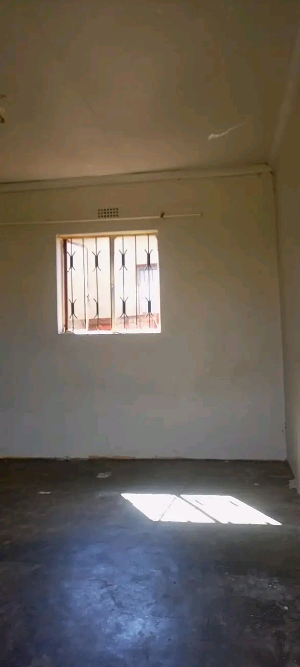 Standard room available  rent r1000* next to   in Mofolo