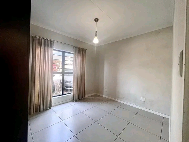 **3 bedroom 2 bath apartment for rent for r12  in Fourways