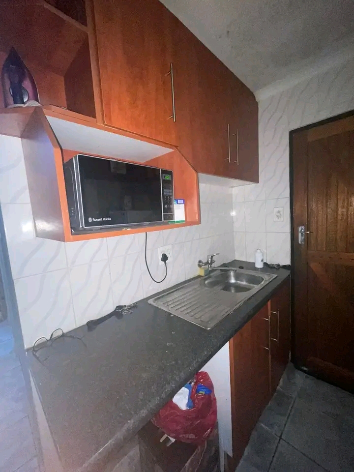 1 bedroom cottage available
fitted cupboards  in Ebony Park