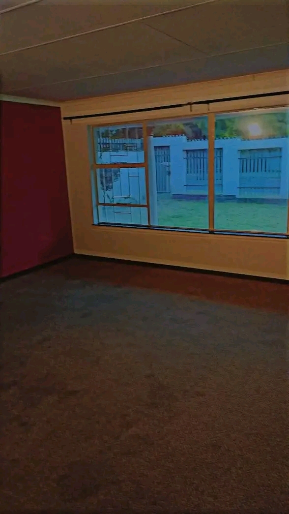 Room for bachelor available for immediate occ  in Kempton Park