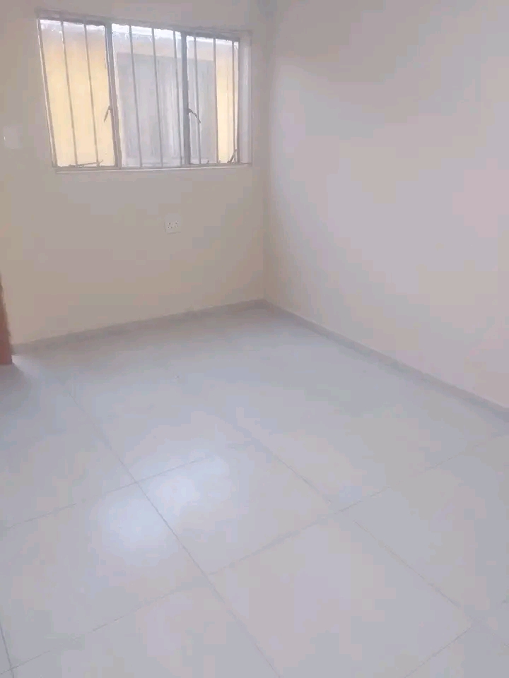 Bachelor en-suite
rent r3000
deposit r3000  in Orlando West