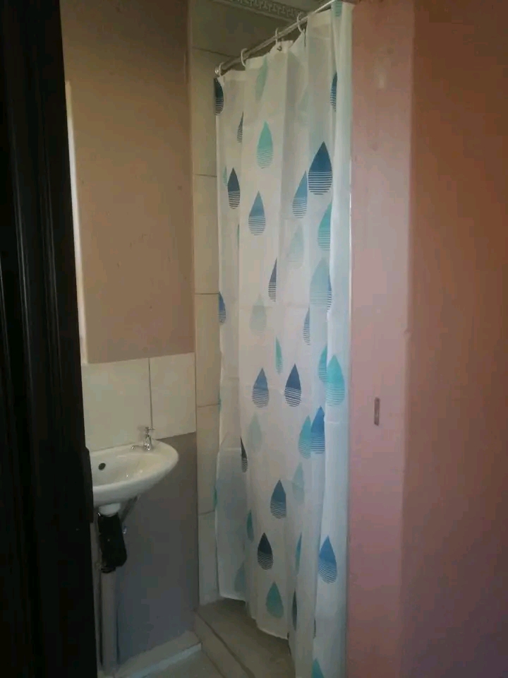 A bachelor room for r3000 deposit r1000 situa  in Ebony Park
